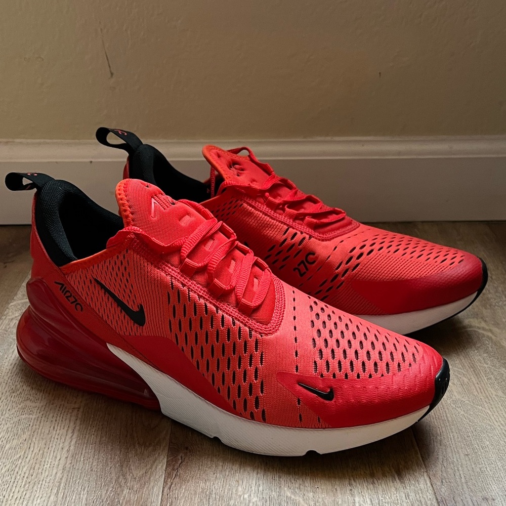 Nike Men's Red Air Max 270